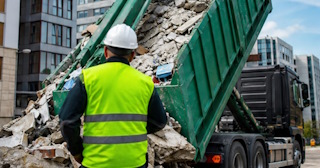 Вывоз строительного мусора в Новокубанске: услуги лицензированной компании — ПроМусор